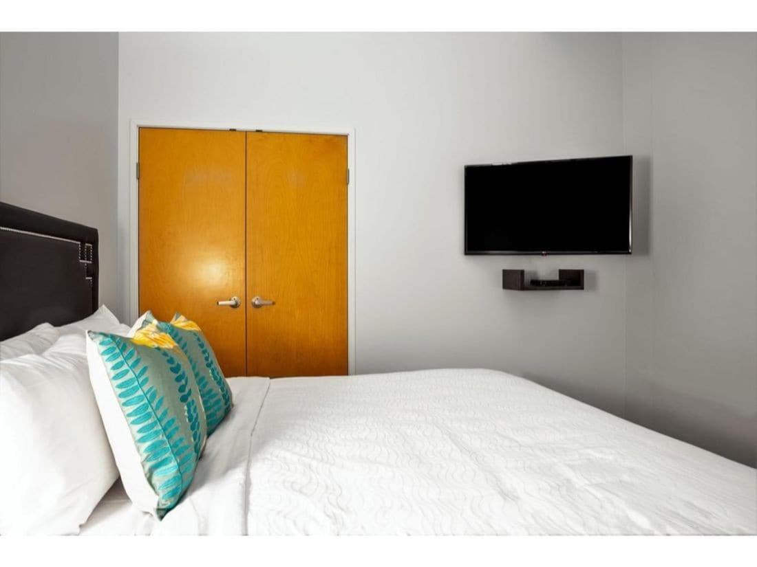 Beautiful 2Br 2Ba In The Block By Cozysuites Indianapolis Exterior photo
