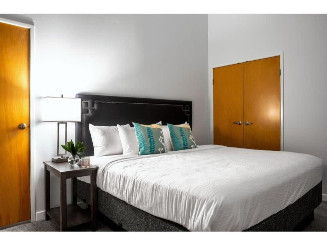 Beautiful 2Br 2Ba In The Block By Cozysuites Indianapolis Exterior photo