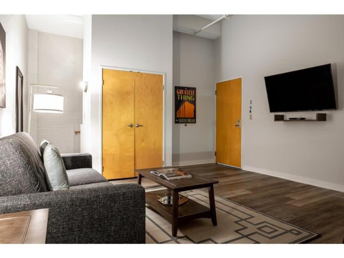 Beautiful 2Br 2Ba In The Block By Cozysuites Indianapolis Exterior photo